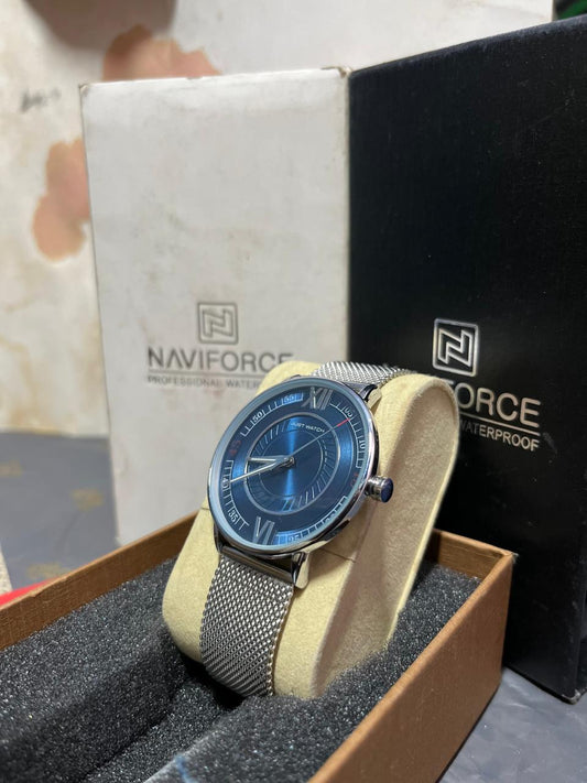 Men’s Silver Analog Watch with Magnetic Mesh Strap – Stylish look