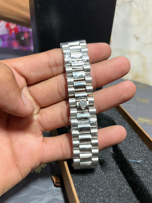 Rolex-Style Silver Quartz Watch – Classic Elegance on a Budget