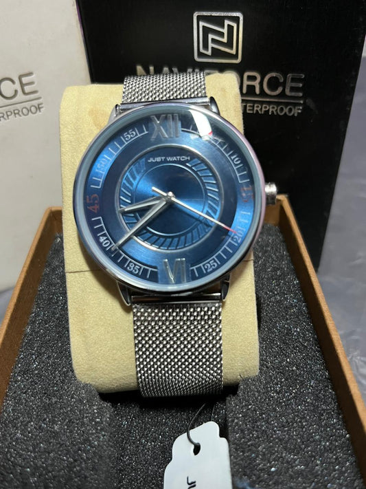 Men’s Silver Analog Watch with Magnetic Mesh Strap – Stylish look